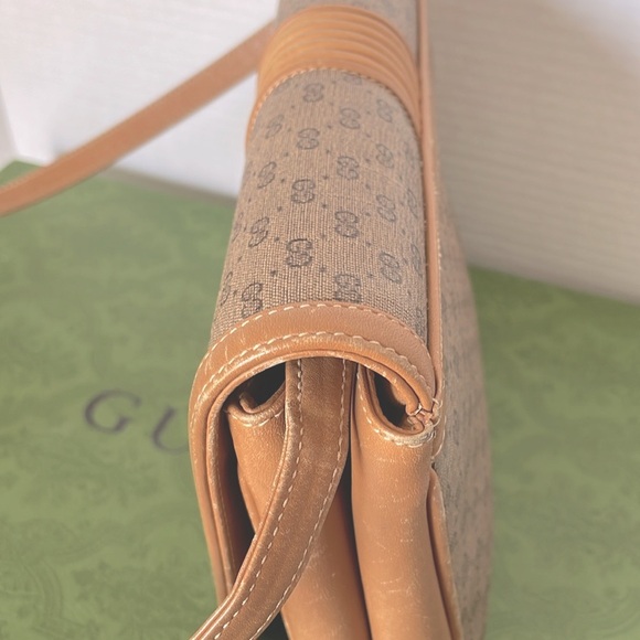 Authentic Gucci Crossbody/Shoulder Bag. - Picture 13 of 16